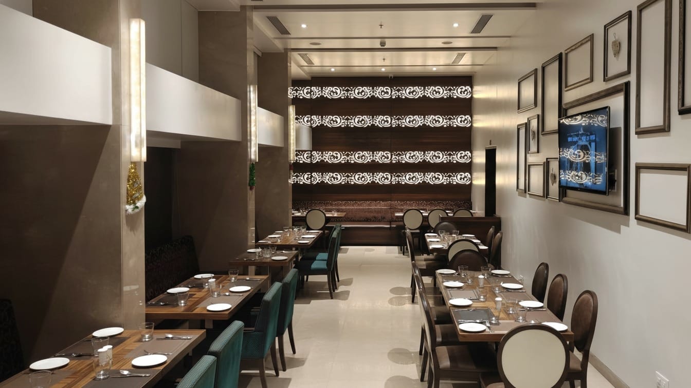Rivaaz restaurant dining room