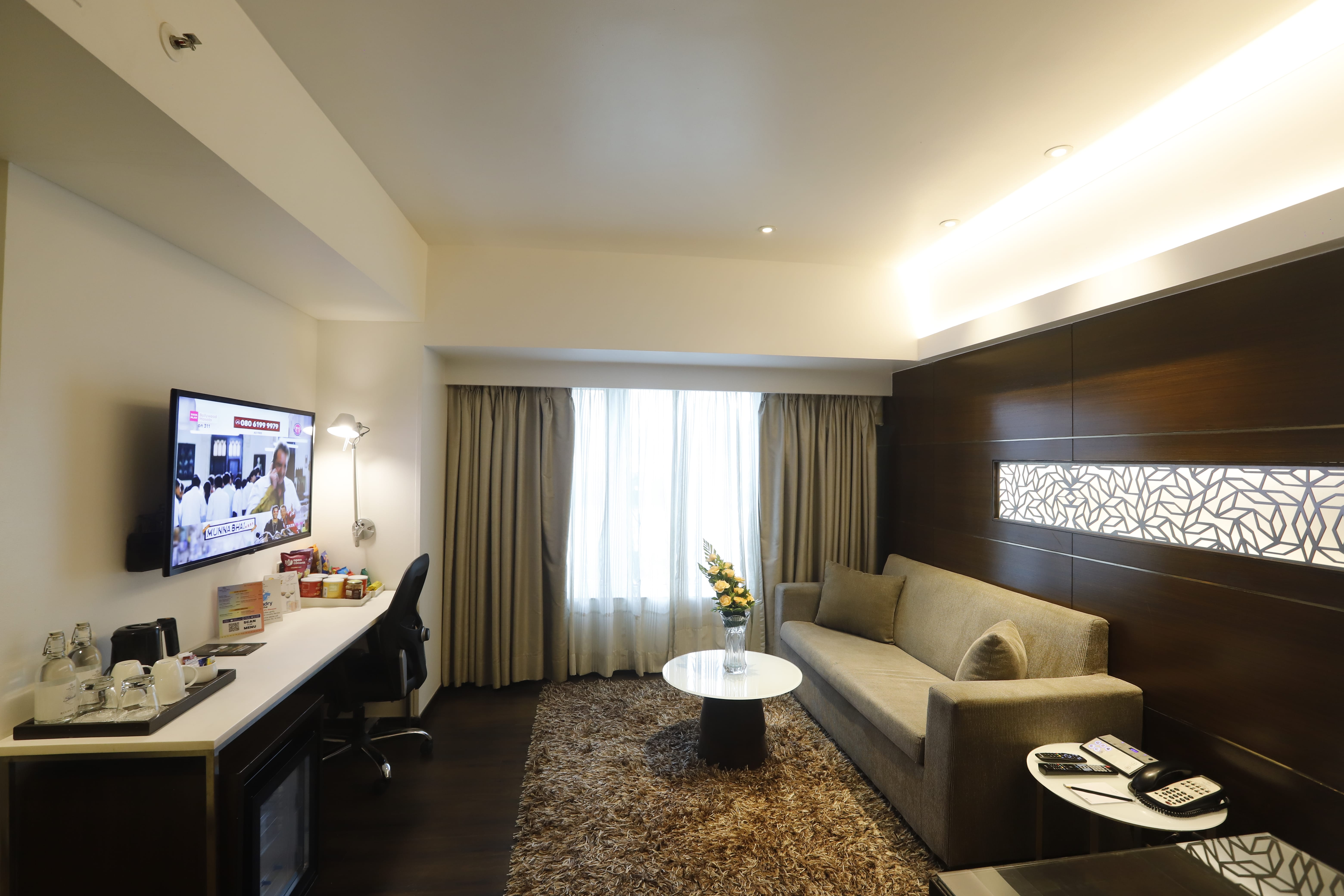 Suite with Queen Bed, Living Area, Bathtub and Smart TV