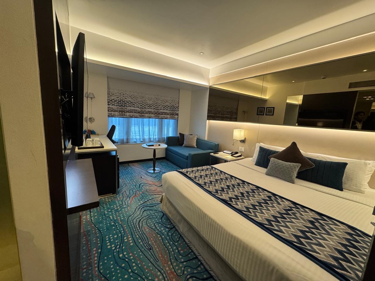 Superior King Room with Queen Bed