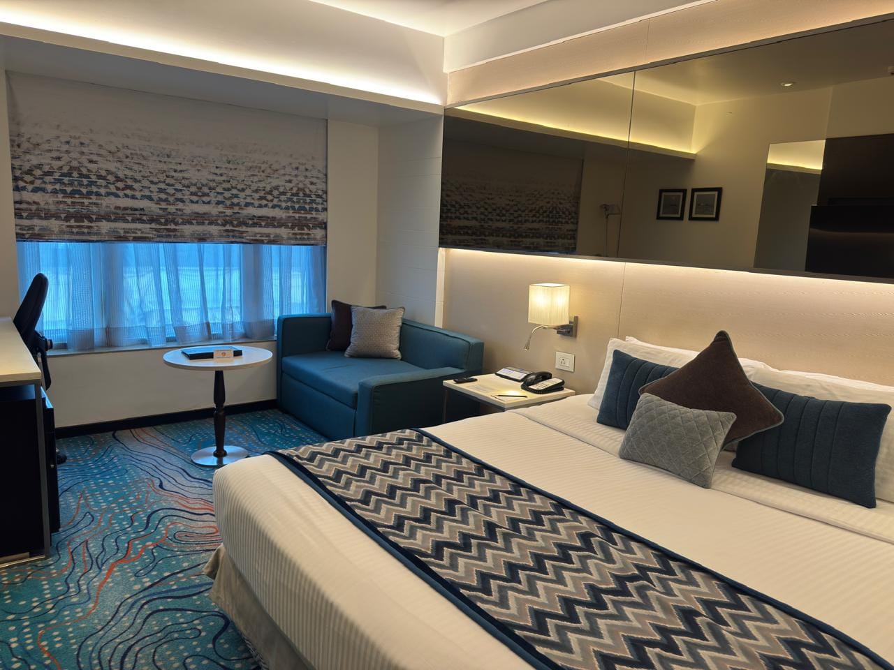 Superior King Room with Queen Bed