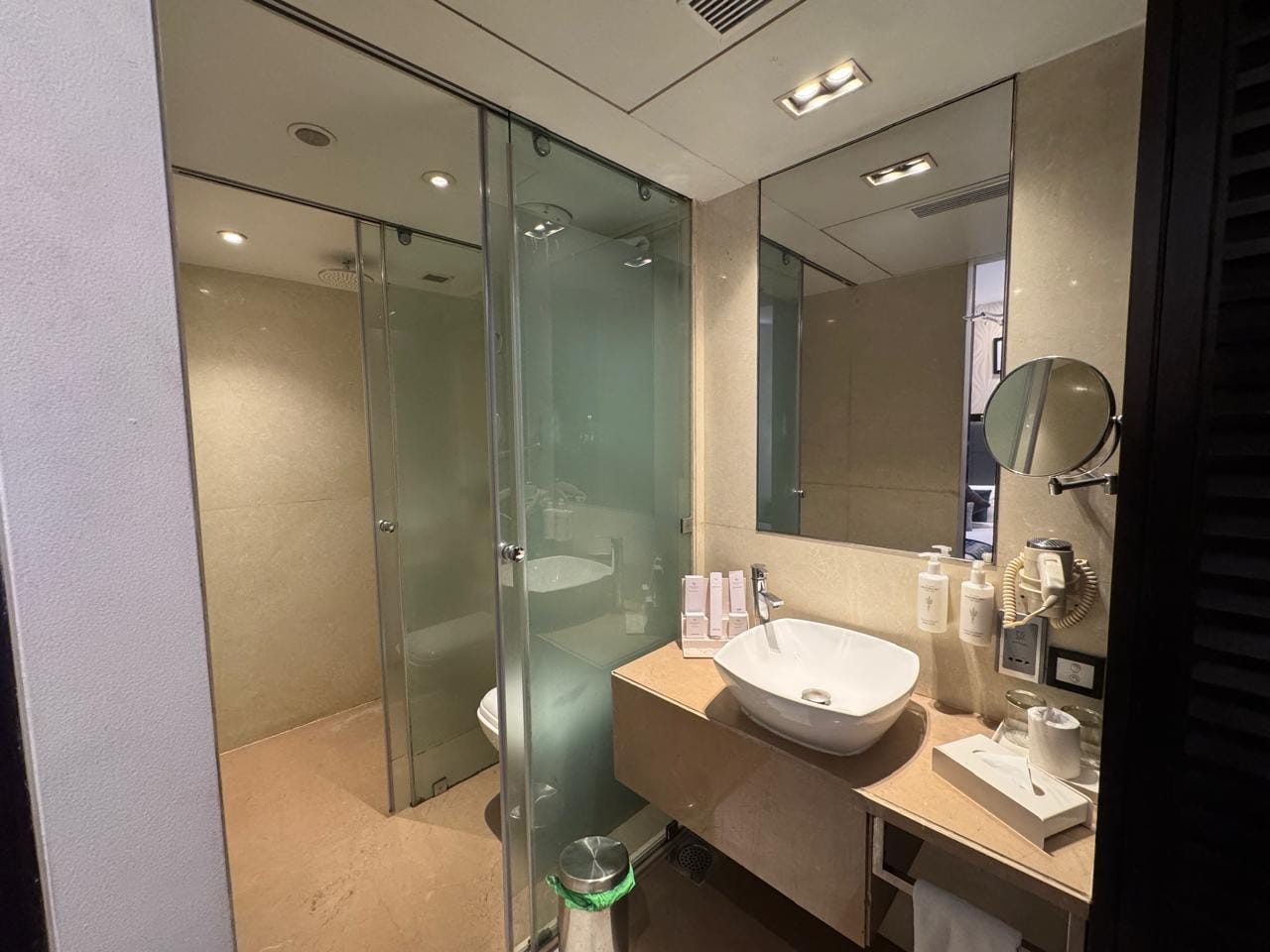 Superior Twin Room En Suite Bathroom