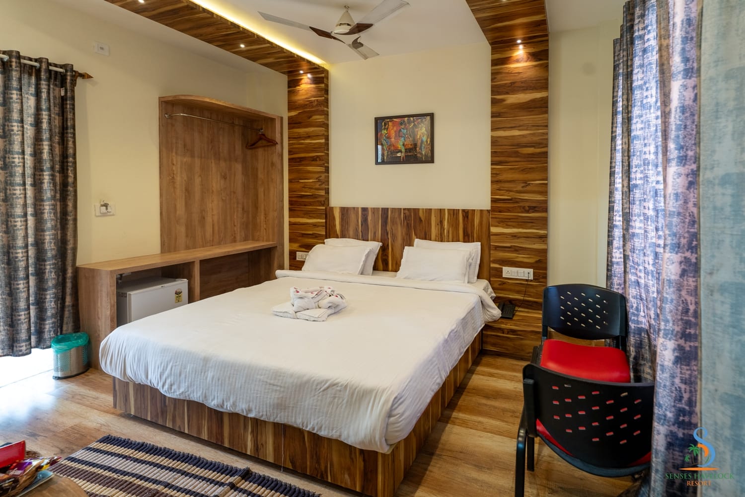 A Deluxe category room, identical in layout to the Deluxe Room with Bathtub