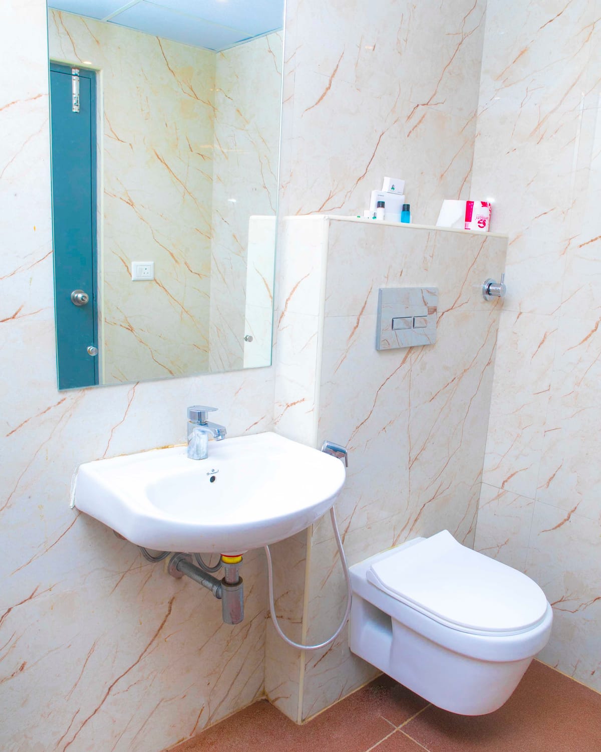 Deluxe Room bathroom