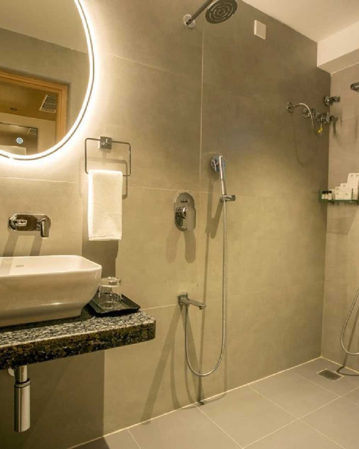Executive Room bathroom