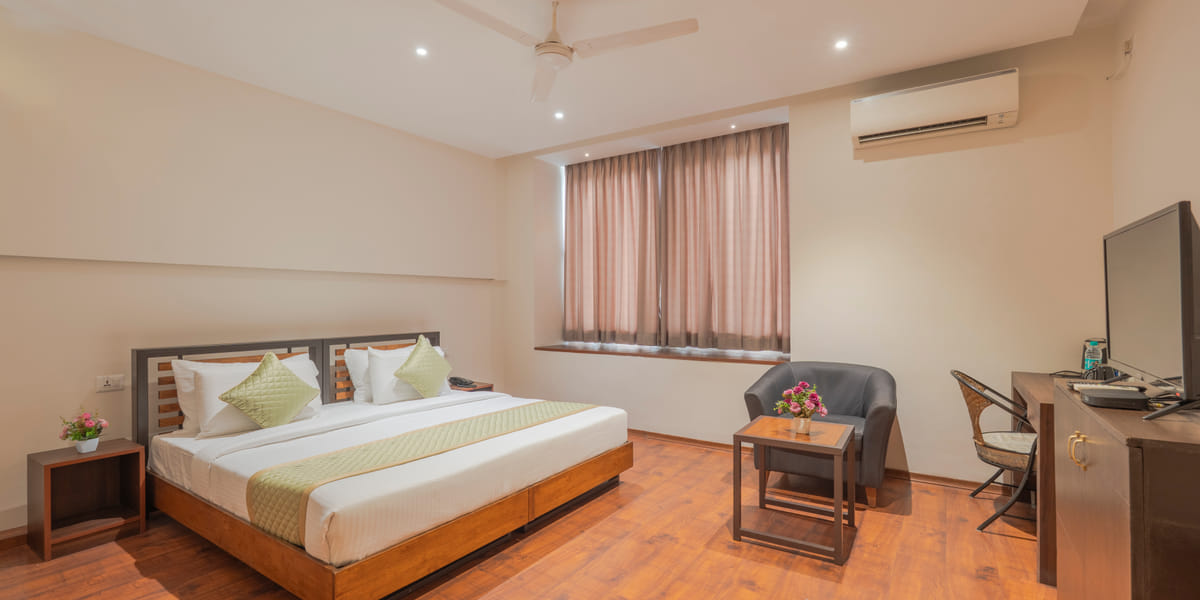 Executive Room with queen bed