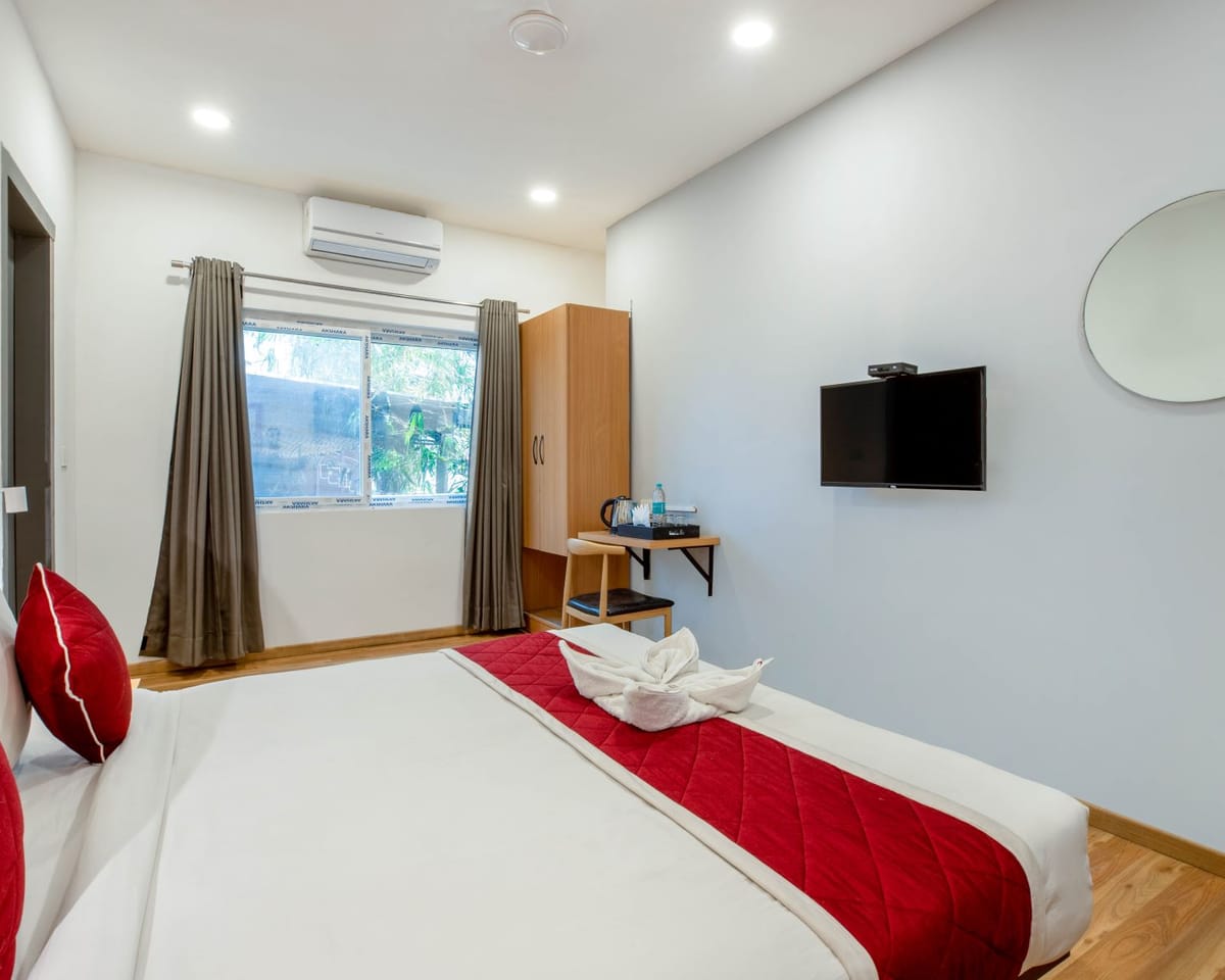 Deluxe Room with queen bed
