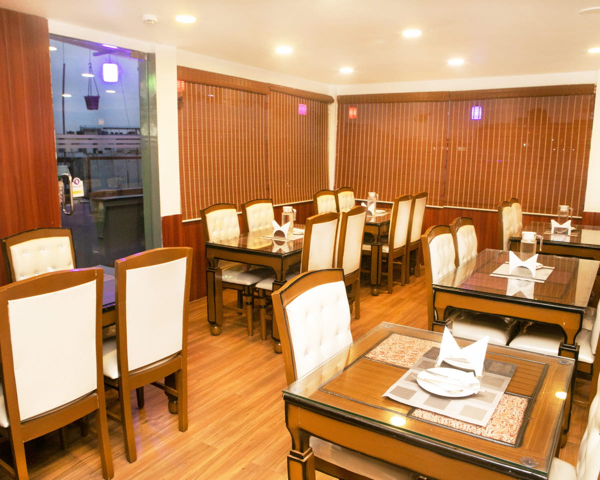 The restaurant, second view