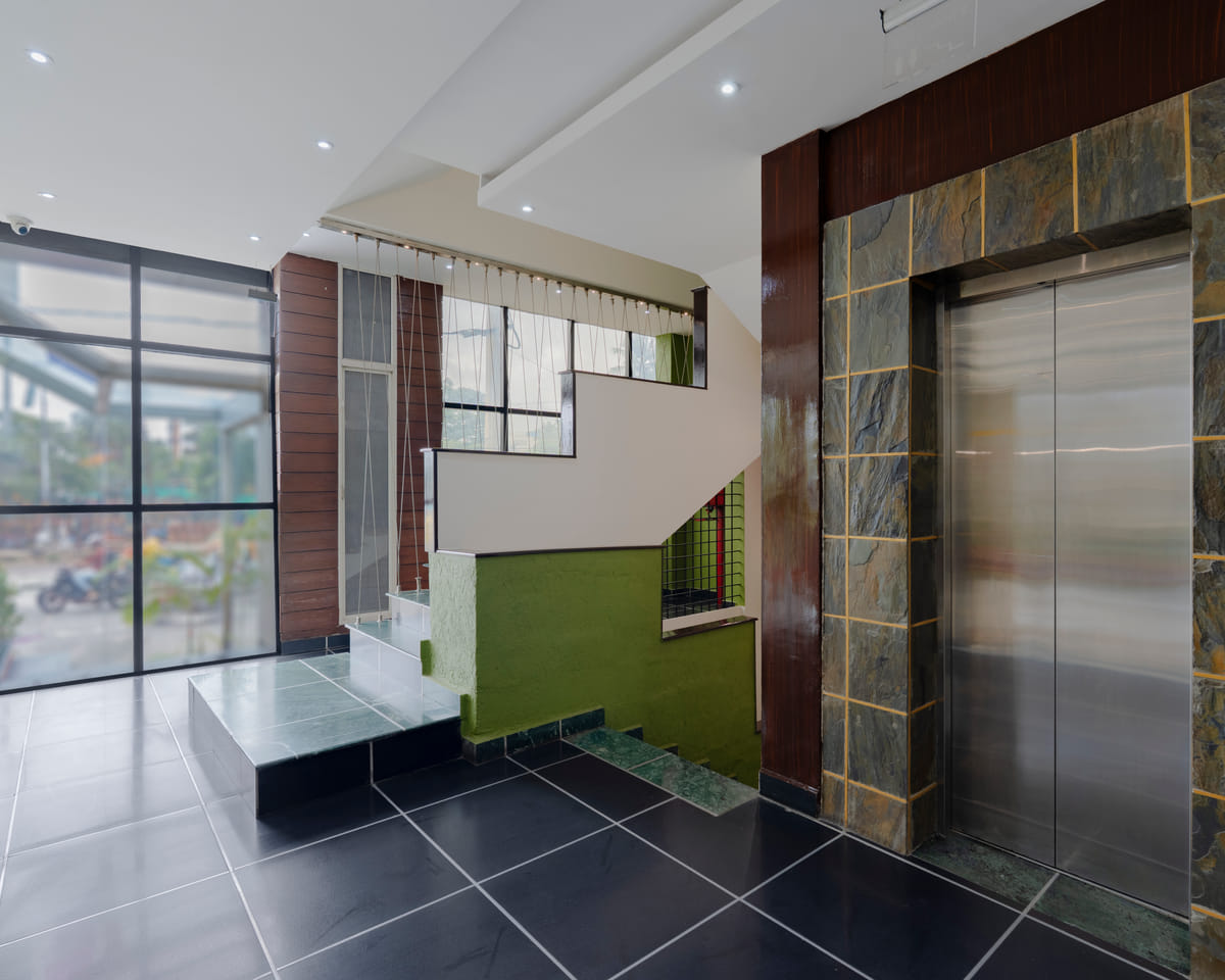 Lift lobby on the guest floor