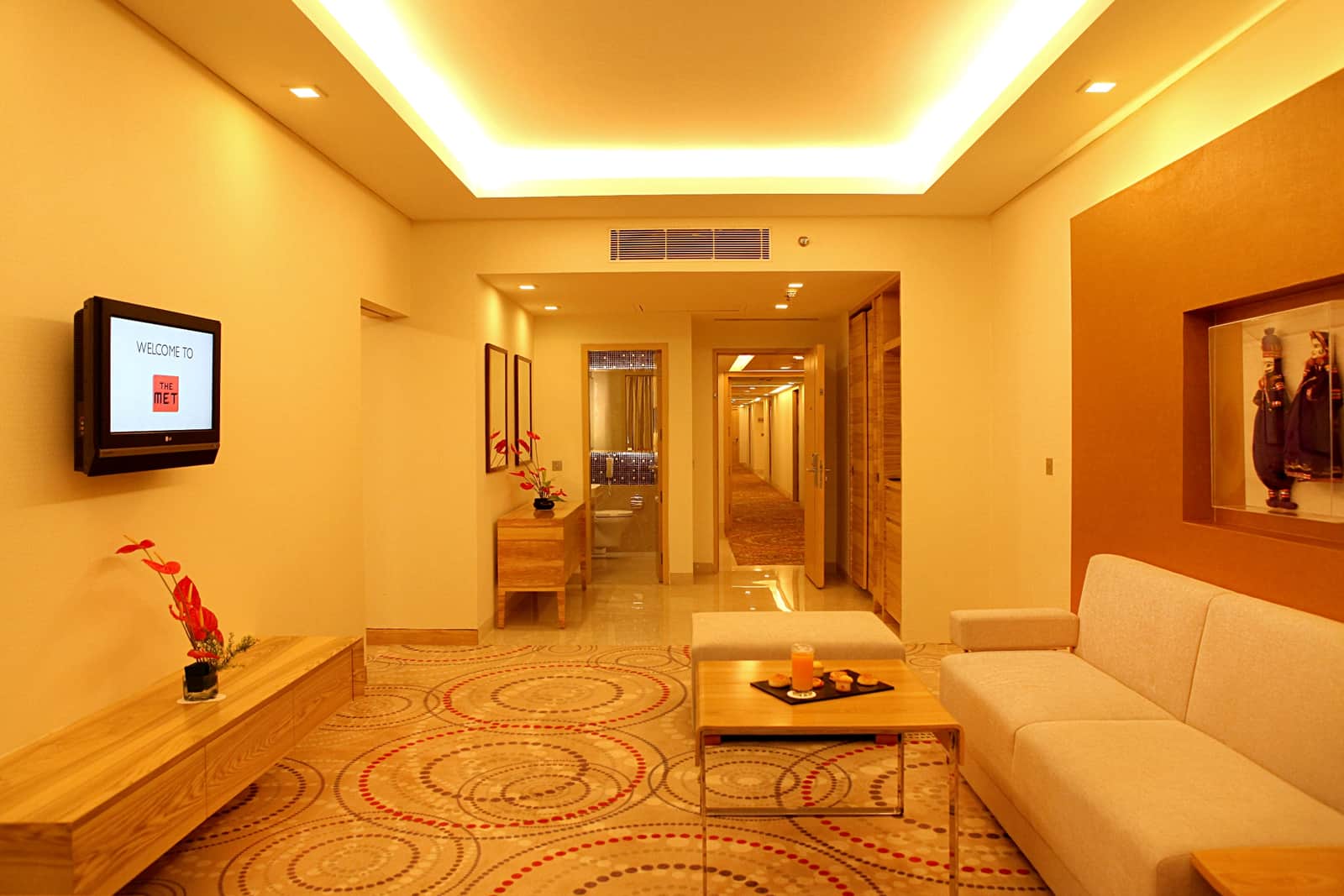 The living room of the Metropolitan Suite