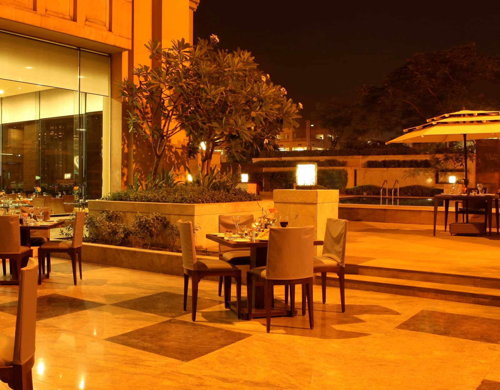 Zing Alfresco at dusk
