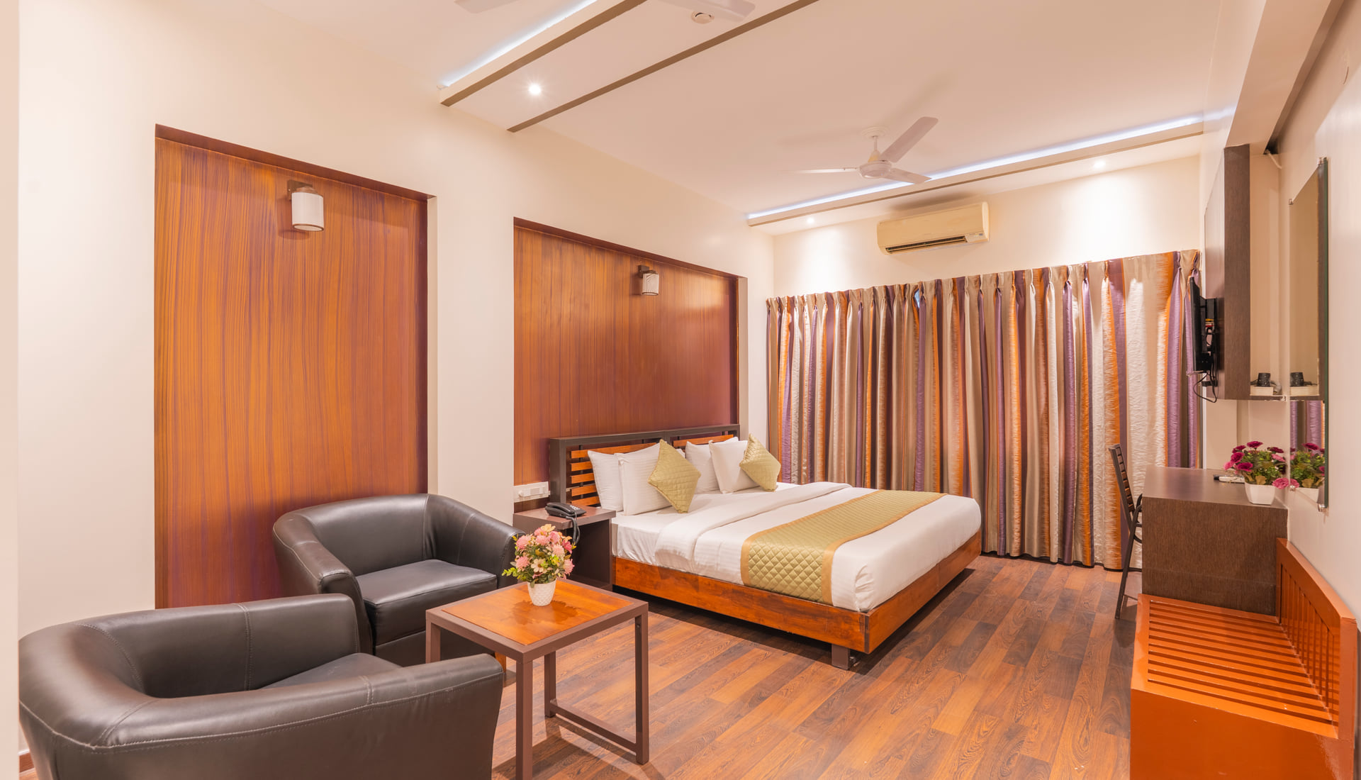 Executive Room with a queen bed and lounge seating