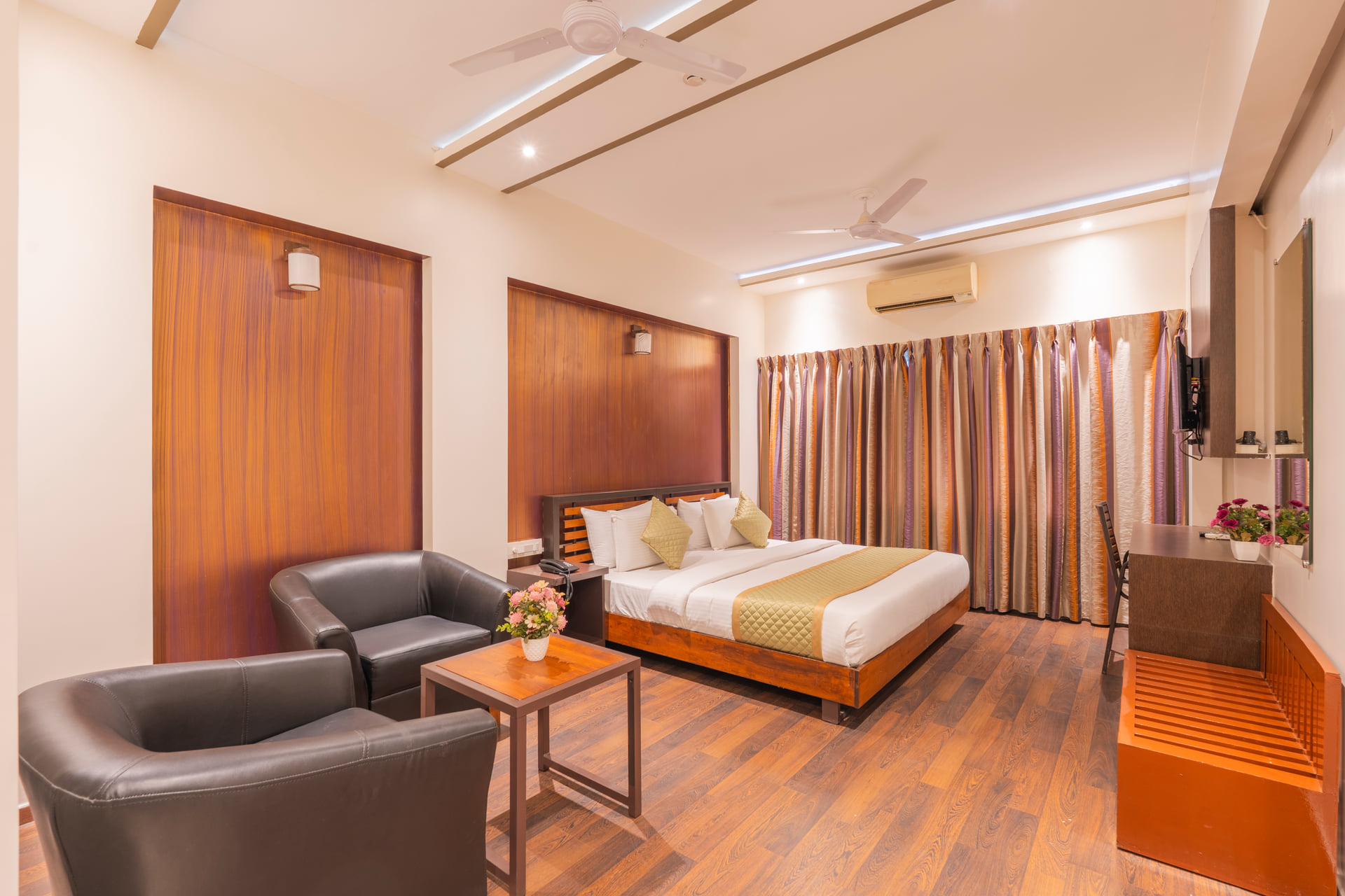 Executive Room with a queen bed and lounge seating