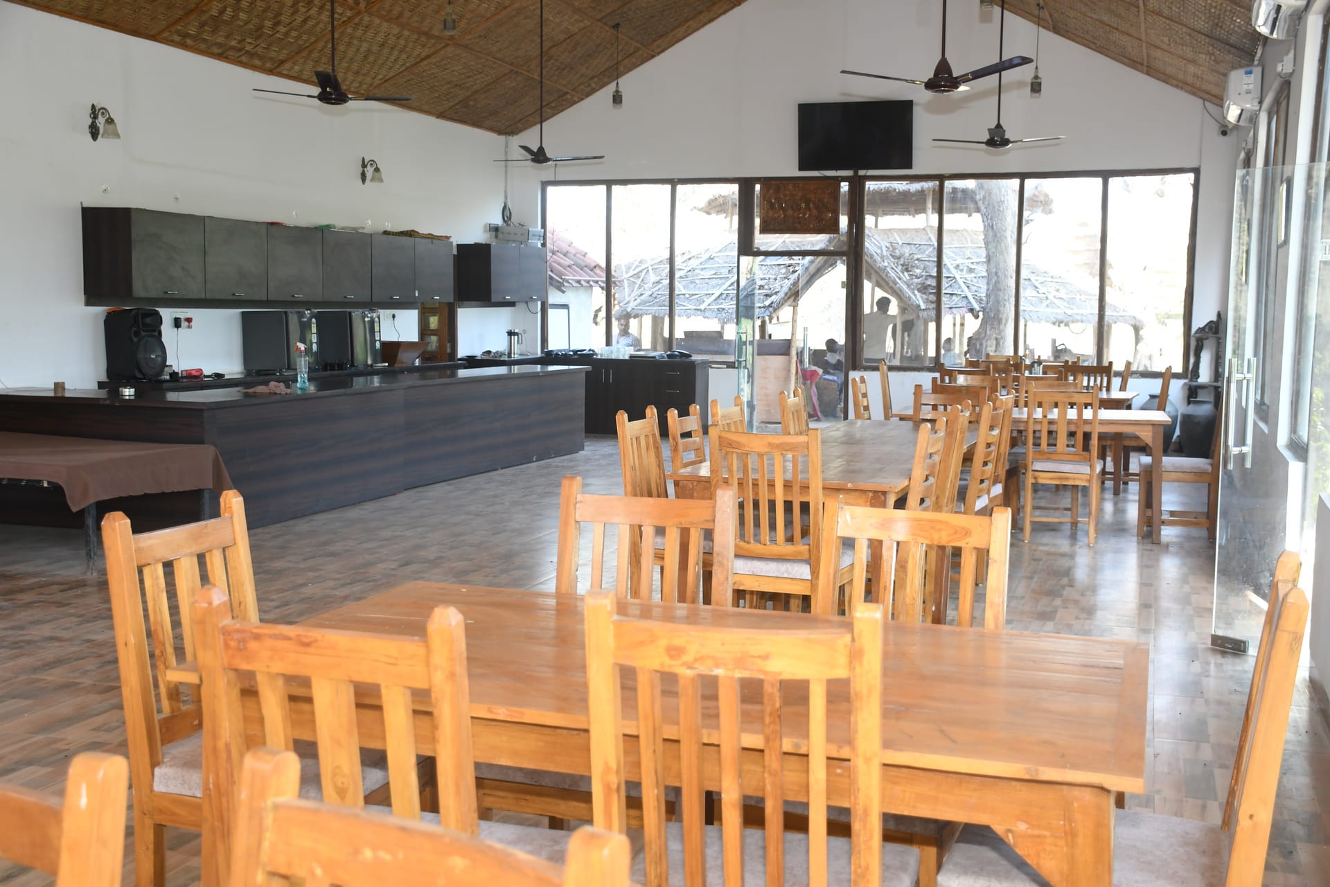 Restaurant seating arrangement