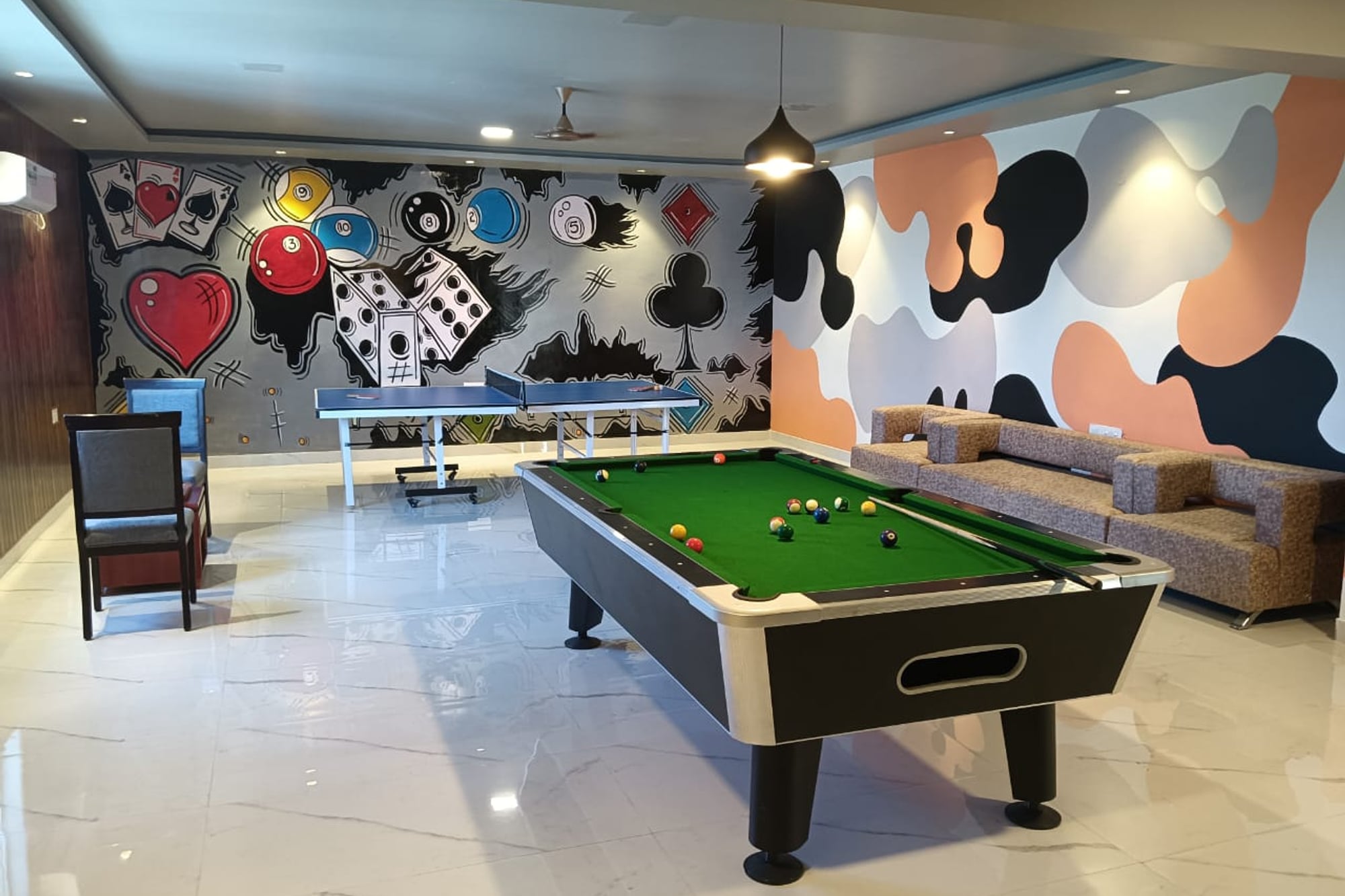 Indoor games at VIVIDUS Sleek CN Windsor