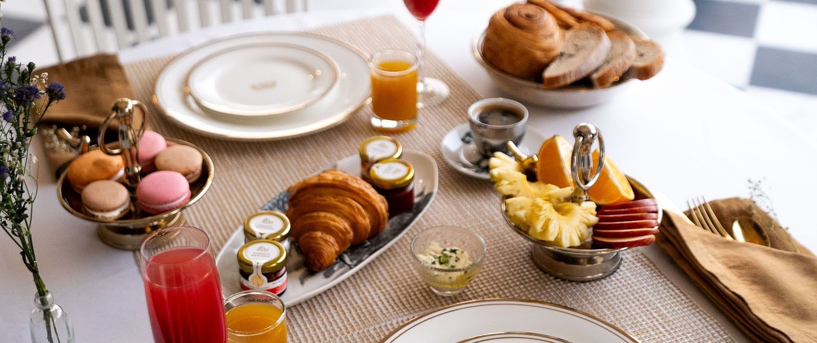 Breakfast Spread Covered Courtyard 2