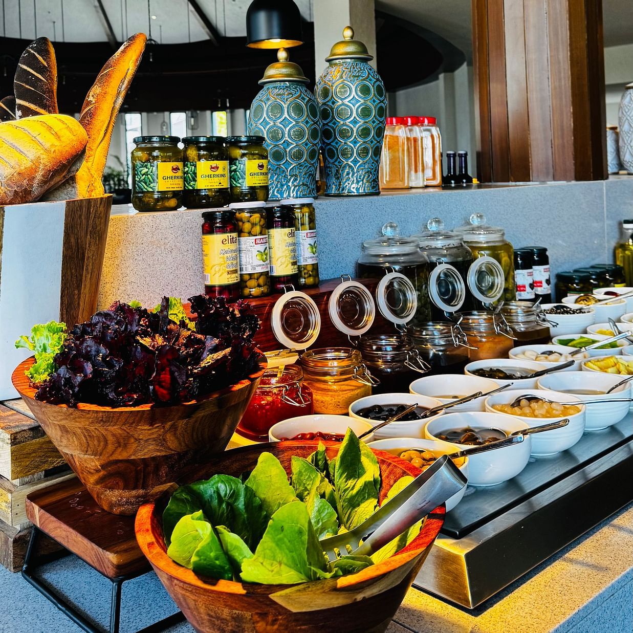  Ananta Spa and Resort Ajabgarh |  An indoor buffet displays various dishes under hanging lights.