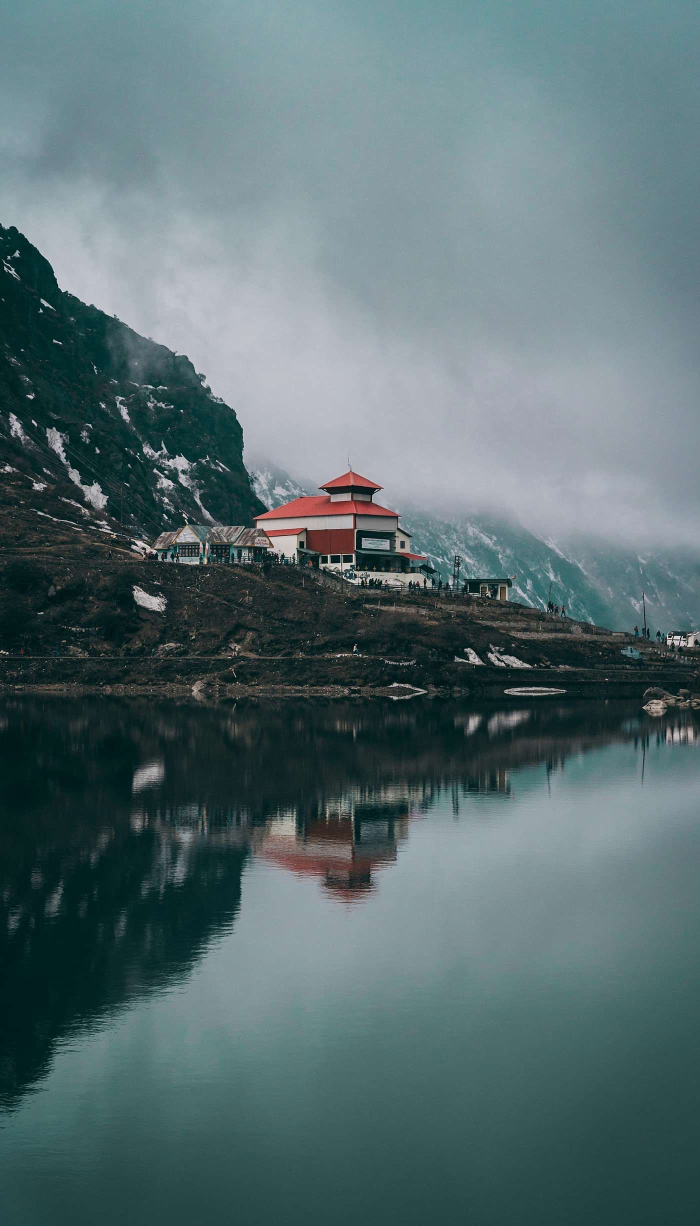 image of a lake in gangtok on a cold day
