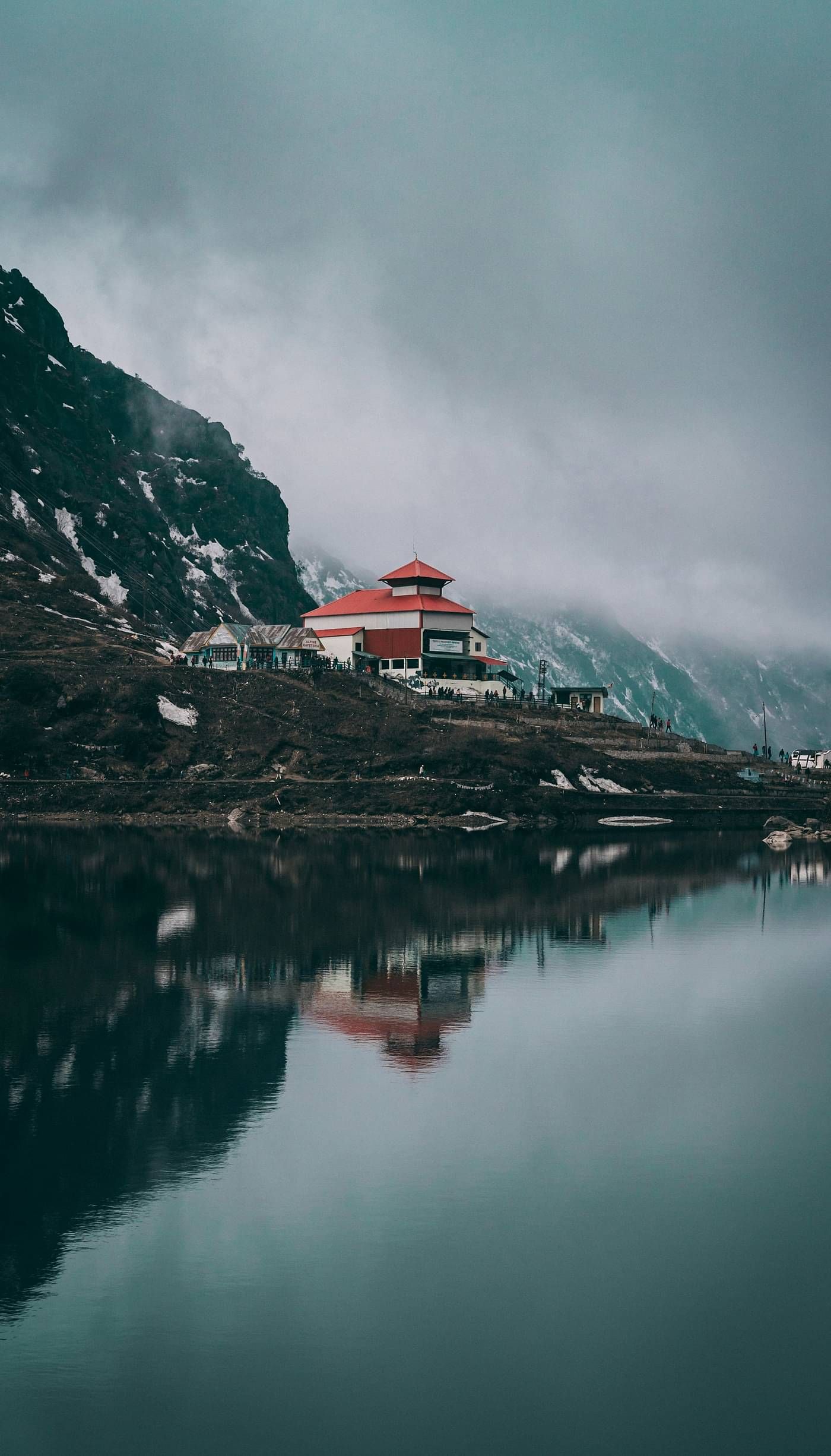 image of a lake in gangtok on a cold day