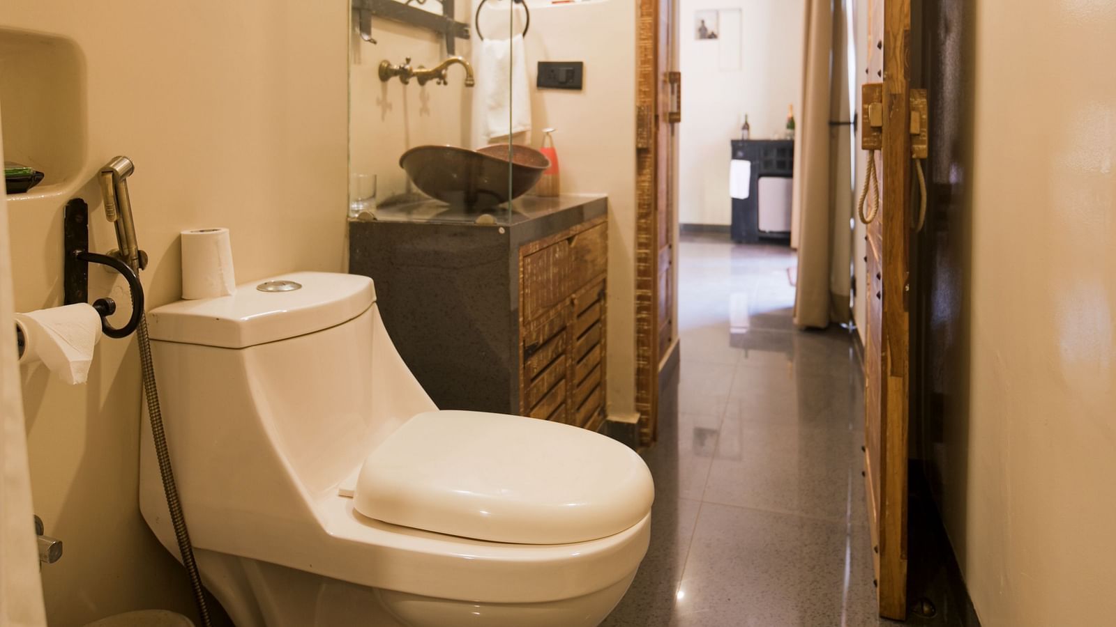 Image of tidy Wash Room at 3102bce