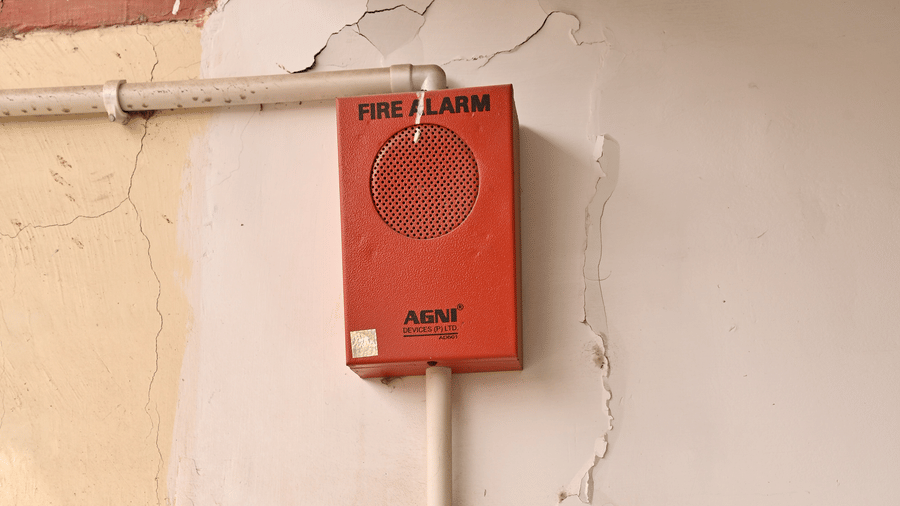 File alarm emergency switch on the wall - Hotel Goverdhan, Agra
