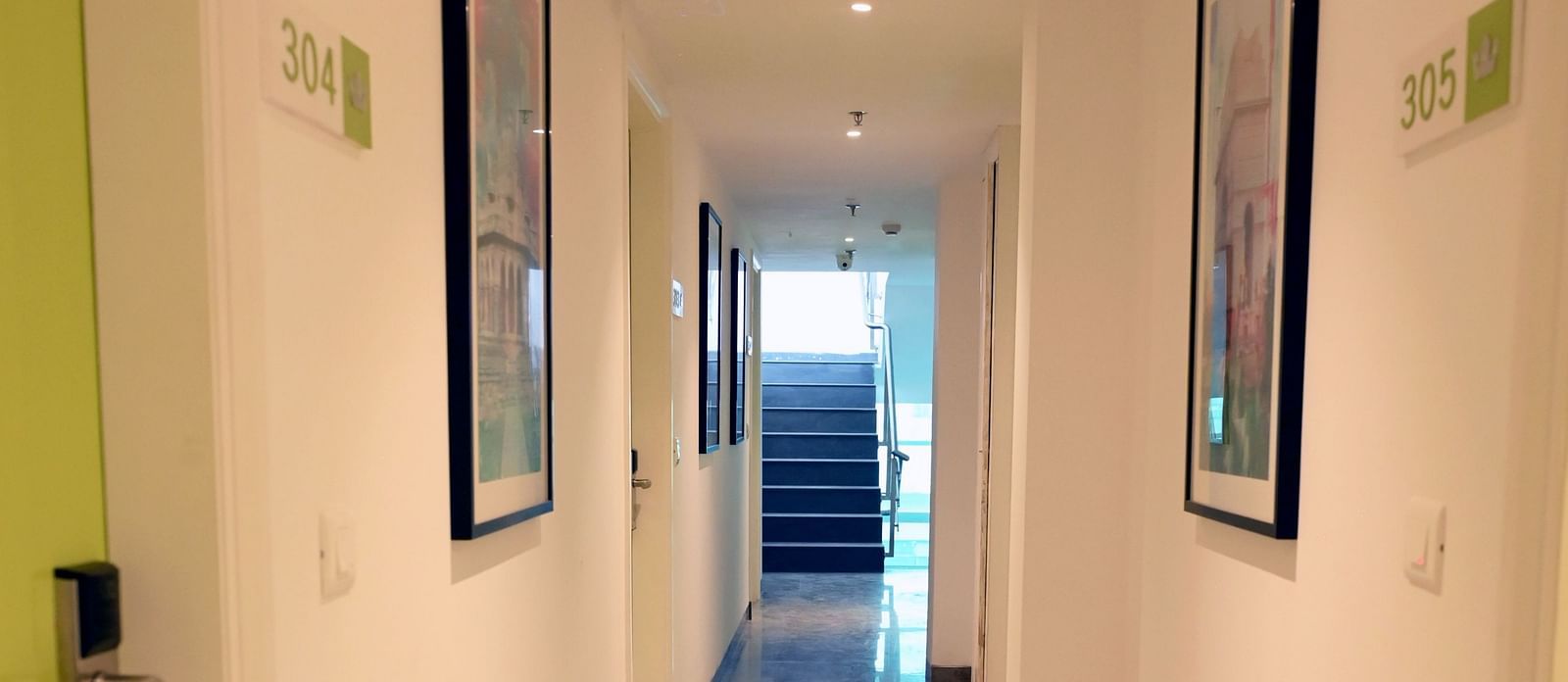 Picture featuring the lobby of the Hotel Le ROI Express, Karol Bagh 
