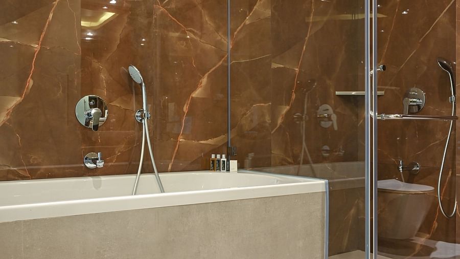 the bathtub offered at superior rooms in Kozhikode