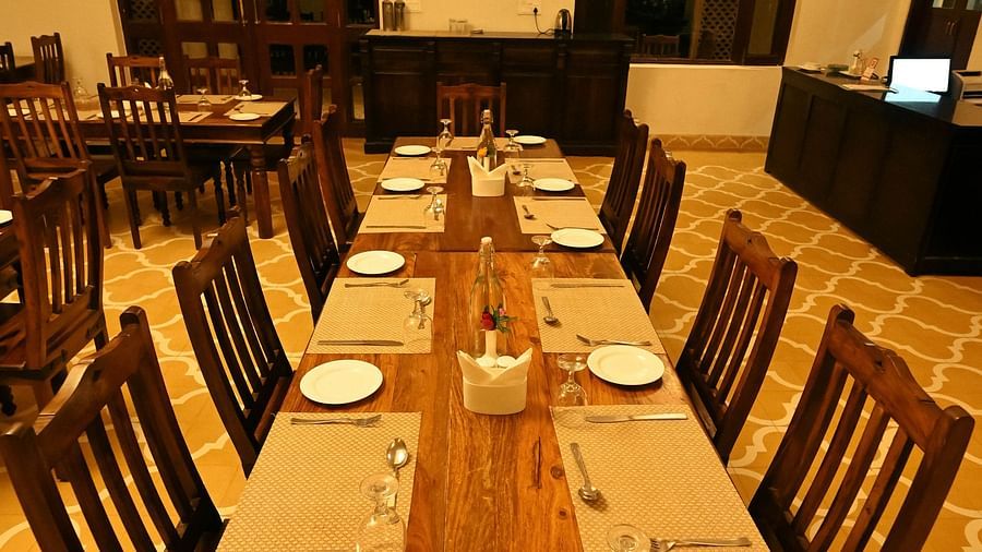 a table at the Restaurant in Clarks Inn Suites, Ranthambore