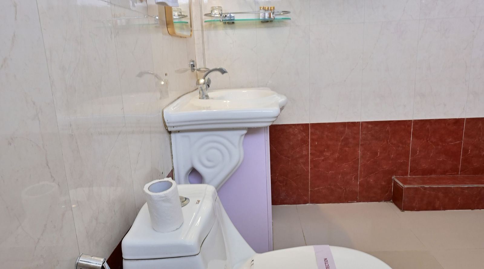 1Premium rooms bathroom equipped with a washbasin, mirror, geyser, and western toilet at Avianna Seven Seas, Darjeeling