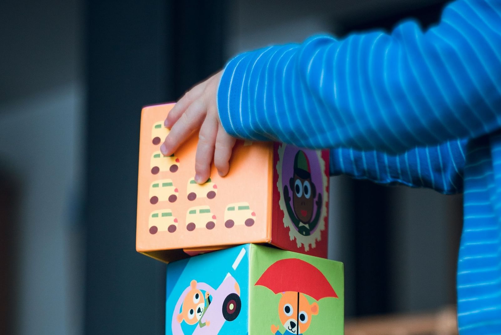 A young kid arranging blocks while playing