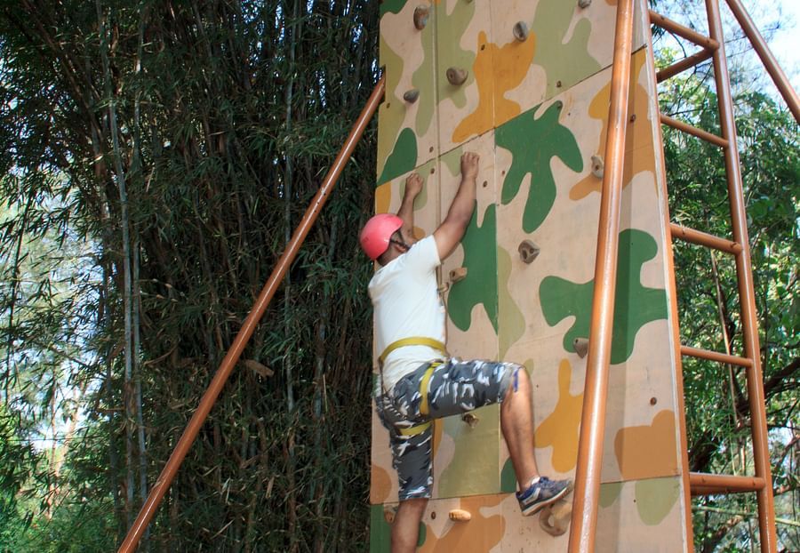 alt-text Artificial Wall Climbing - Durshet