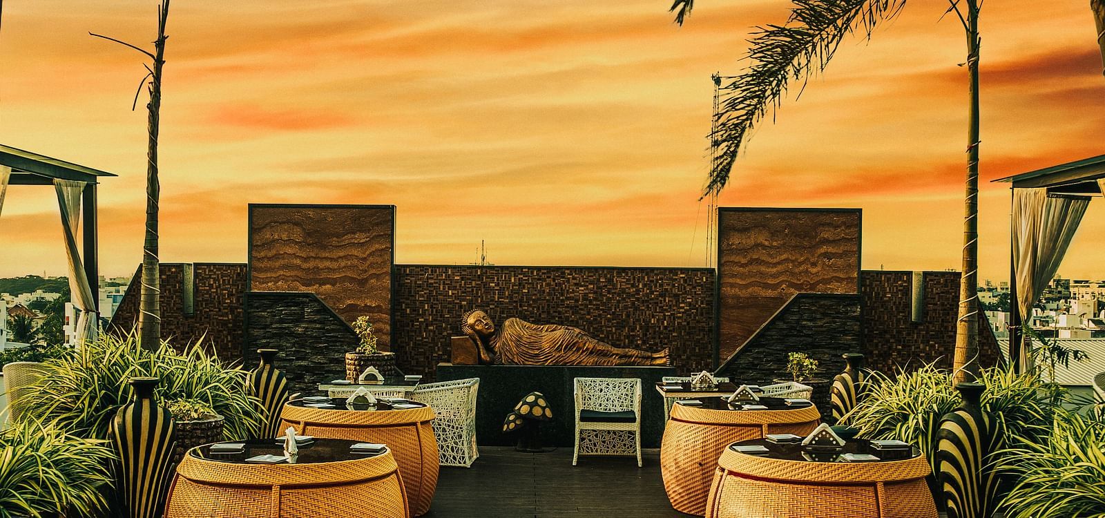 round tables with chairs placed across a space - Hotel Park Elanza, Chennai