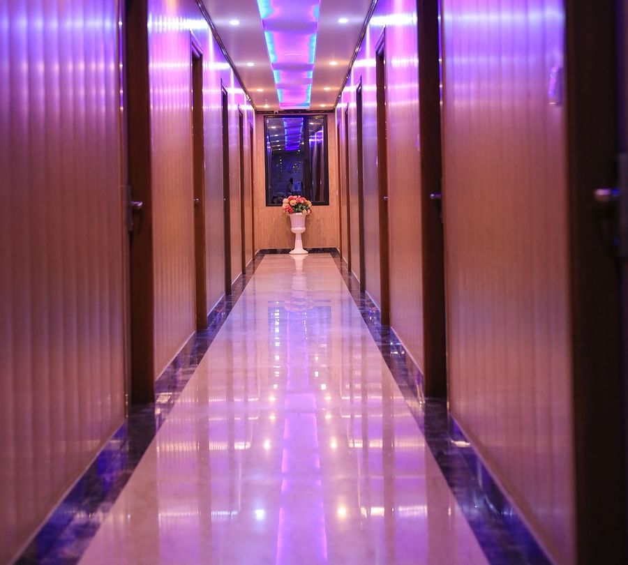 alt-text Corridor at Fiori Hotel, Jaipur