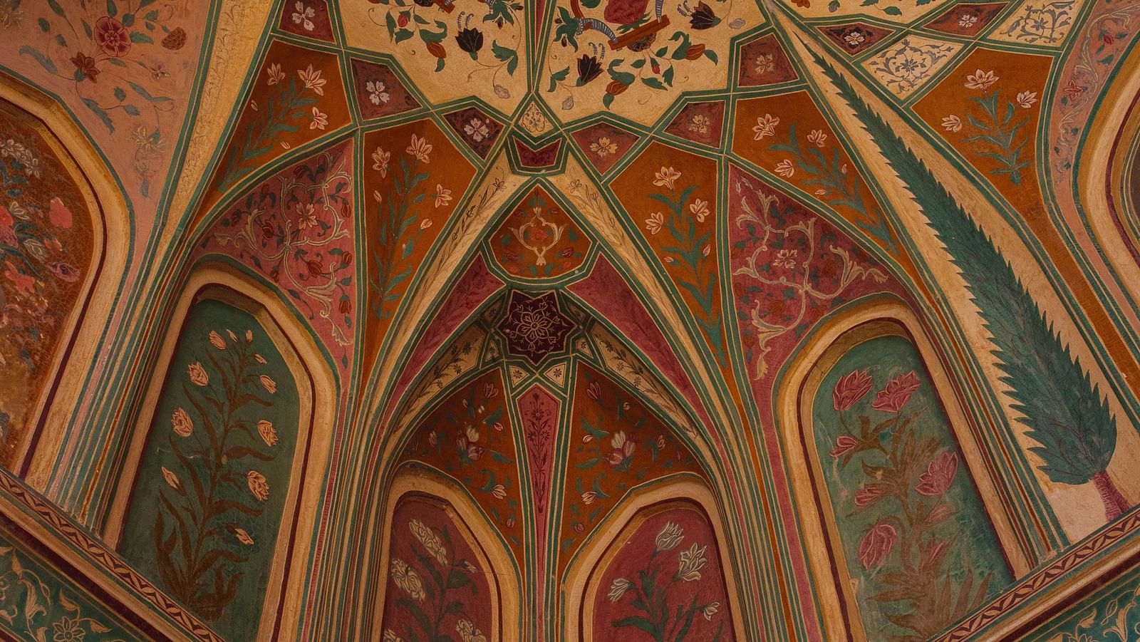 A picture of the interior of the Sheesh Mahal Amber Fort