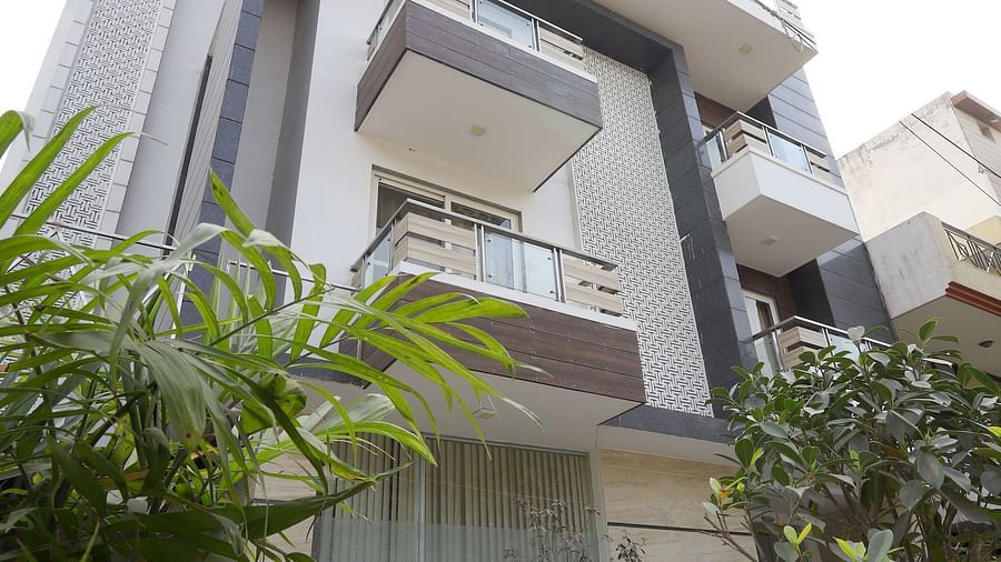 Facade  (3)