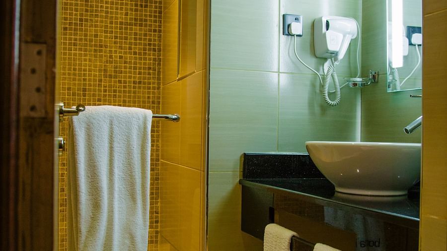 Superior room bathroom 2