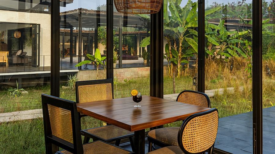 Den Dining 1