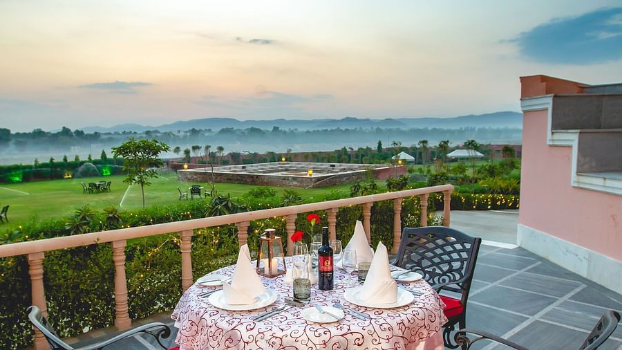 the outside dining area of Le Gourmet Terrace - Buena Vista 1
