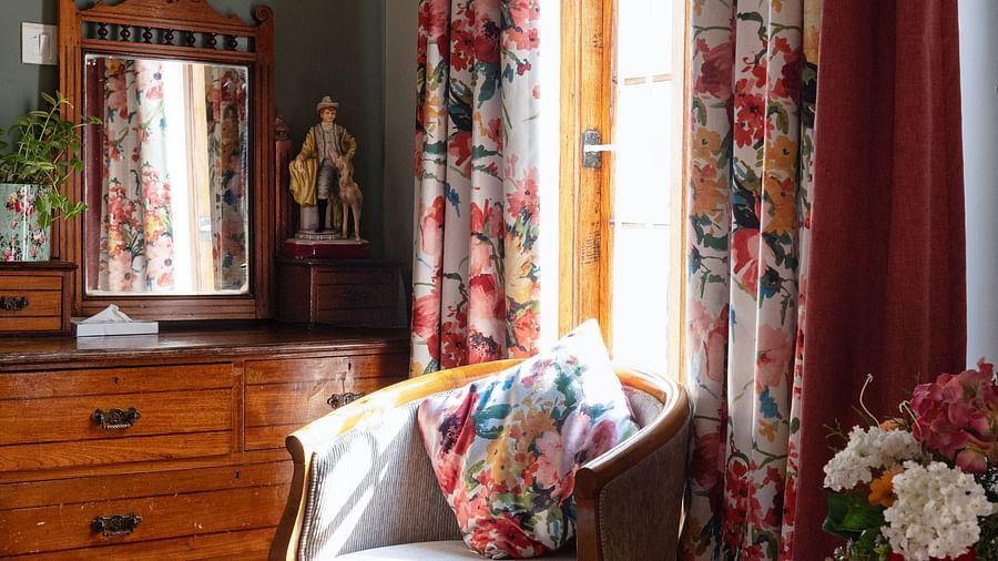 Bungalow Room