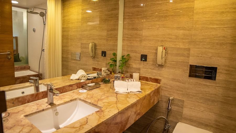 suite room bathroom - The Orchid Hotel Pune