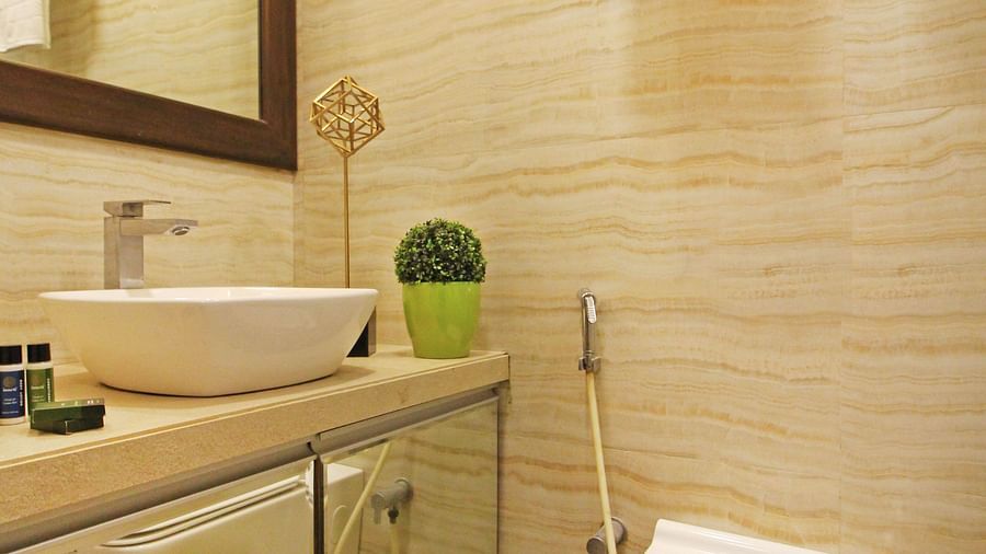 4 Bathroom 1, Serviced Apartments in Khar, Rooms in Khar, Hotels in Khar 