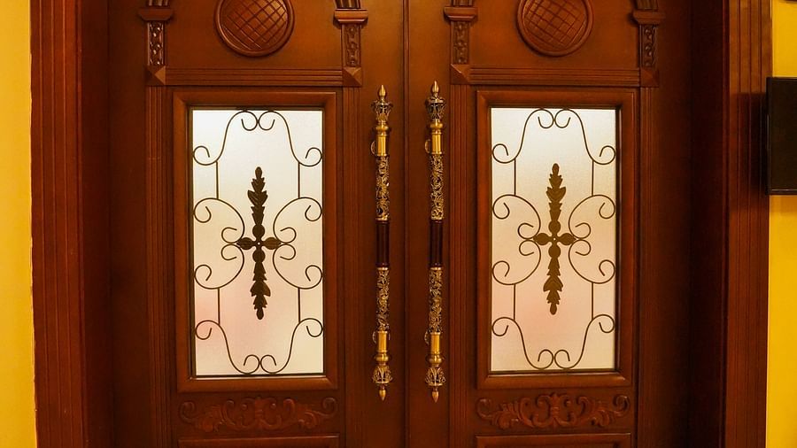 V Five Hotel - MAHARAJA hall door