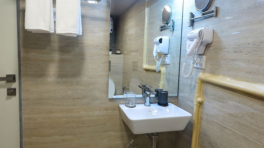 Bathroom of room 404 5003 at Wabi-Sabi Juhu 4