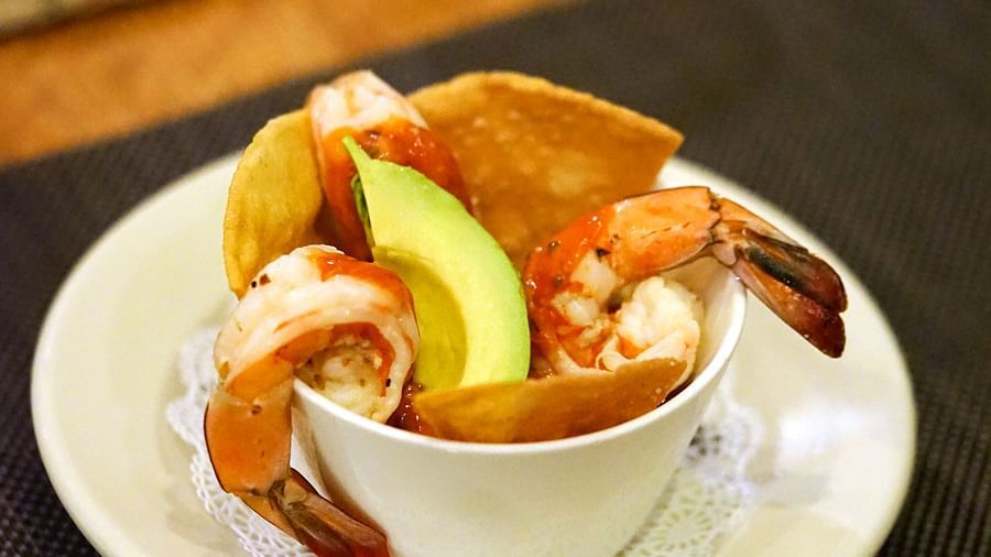 A bowl of shrimp, avocado served for as a snack - Brewery Gulch Inn & Spa