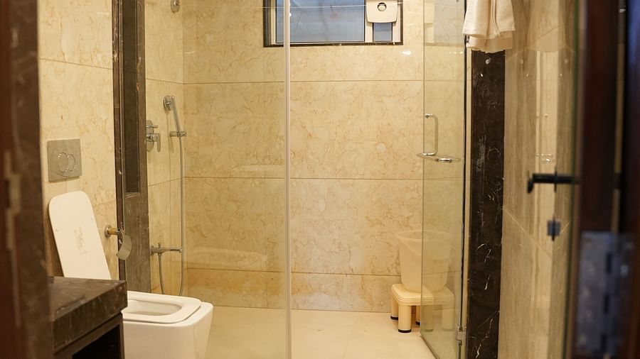 WASHROOM (2)