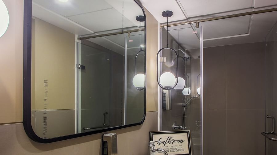 Suite Bathroom