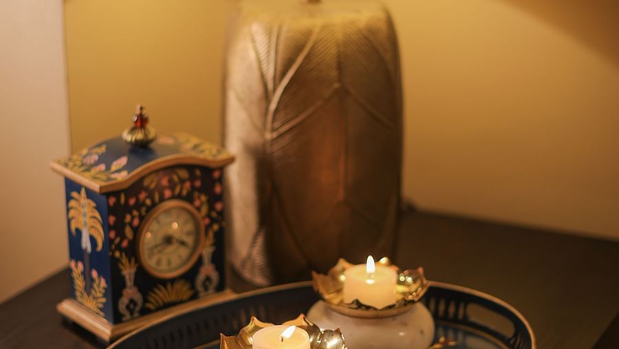 A night lamp placed alongside decorative items - Lamrin Boutique Cottages Rishikesh