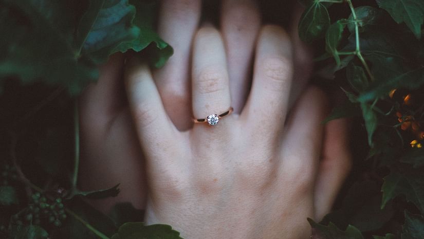 two hands with wedding rings