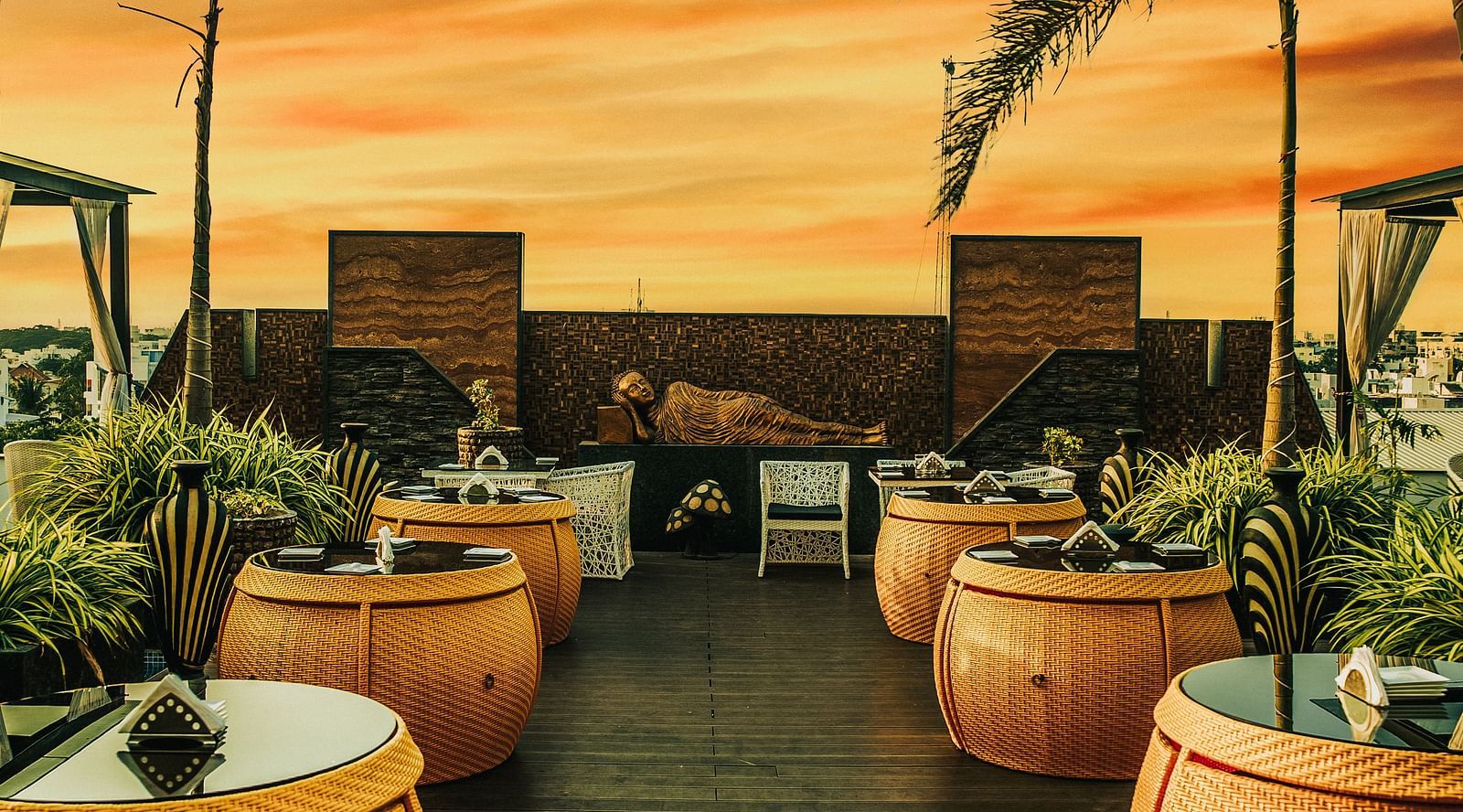 round tables with chairs placed across a space - Hotel Park Elanza, Chennai