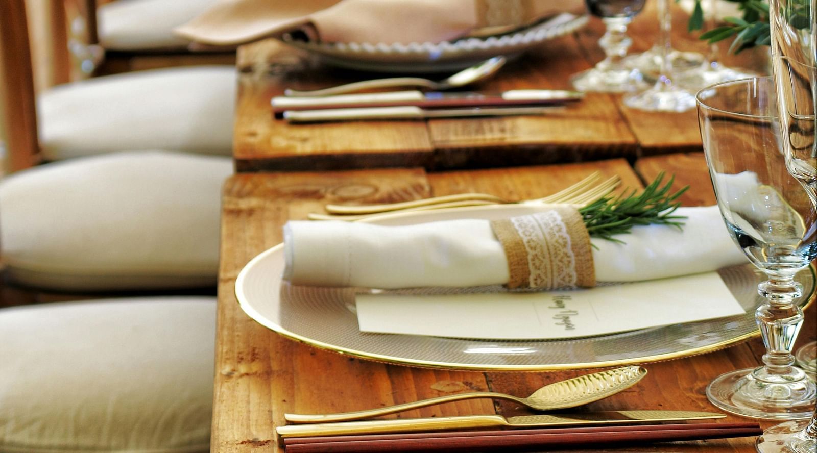 image of a dinig table  