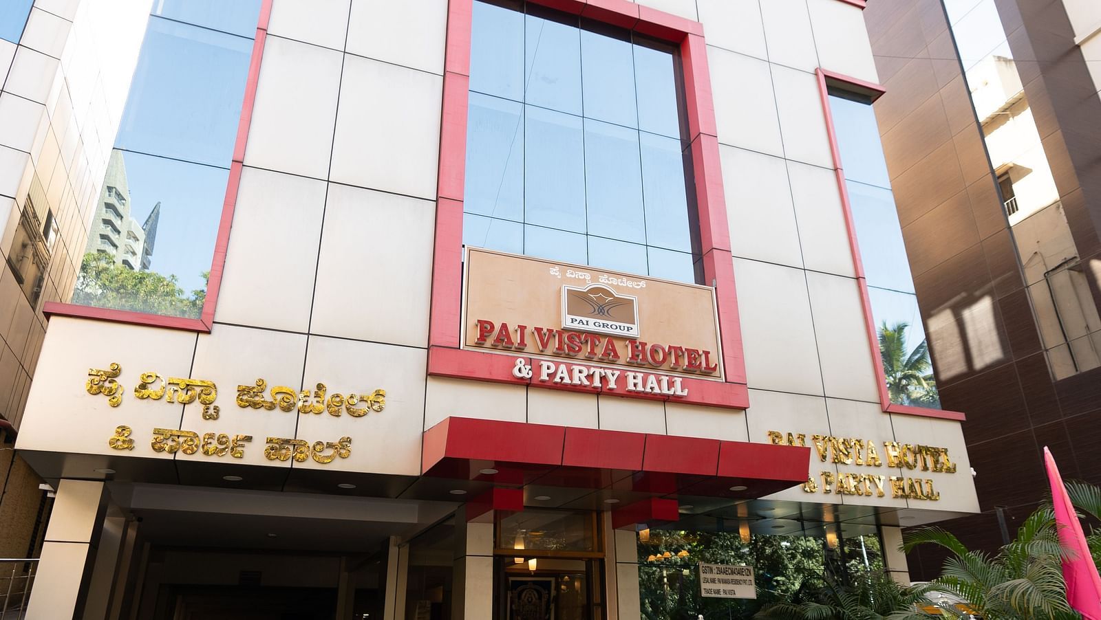 A facade image of Hotel Pai Vista, KR Road